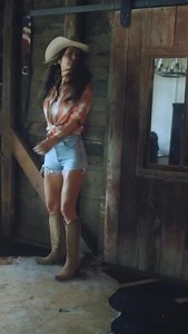 💃🏼💃🏼 Pre-Save my “California Cowgirl” album, Now! Link in bio! 🤍 | Annie Bosko