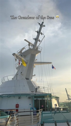 the Grandeur of the Seas: Royal Caribbean’s first ship 🥂