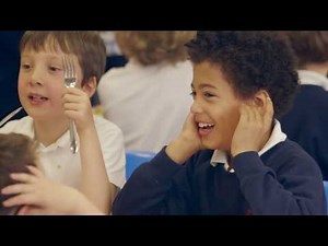 Flash Mob - Opera performs in a primary school during lunch🎵💃🏽