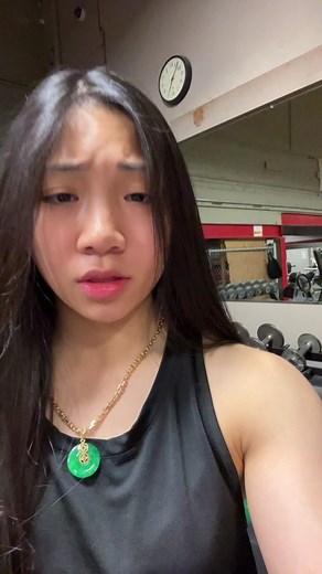 Showcasing Muscles: Gym Flexing and Posing Techniques