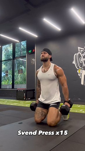 PUSH/PULL DUMBBELL UPPER BODY WORKOUT 💪🏻🔥 Got a nice push/pull upper body circuit here with a pair of dumbbells. These can be done standing as well but from the knees you will be able to focus on engaging your core and isolating the upper body with each movement. This is just ONE set of exercises from my 6 Week At Home Dumbbell Workout Program. CLICK the link in my bio for the full workout program 🙌🏻📲 Svend Press x15 Renegade Row x20 Glute Bridge Press x15 Bicep Curl to Scap Retraction x10