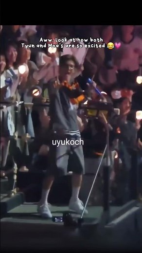 #taehyun being jumpy with Moa’s while performing Happily Ever After is too cute 💕 #txt #テヒョン トゥバ