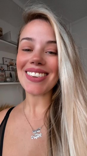 Showcasing a Stunning Diamond Pendant Necklace