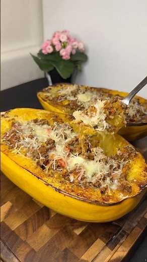 The best stuffed Spagetti Squash dinner idea!