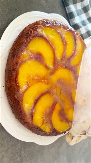 La torta alle pesche più soffice dell’estate 🍑#shorts #shortvideo #cake
