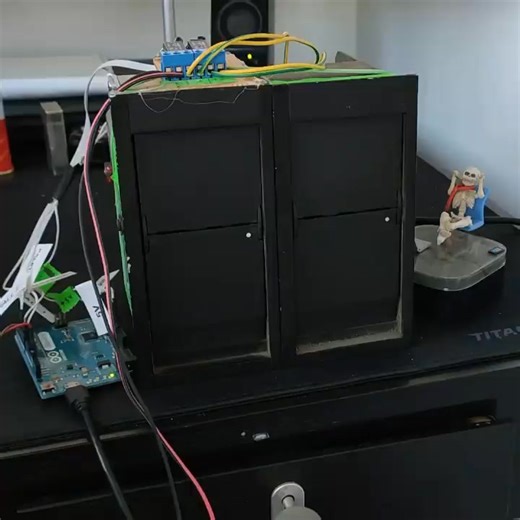 Stefano Guglielmetti made a simple Arduino library to drive split-flap displays. ⬛️ github.com⧸amicojeko⧸SplitFlapDispla CJetP83hr_R | Leo Mussen | Facebook