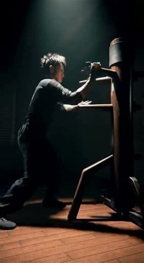 Bruce Lee's Wing Chun Wooden Dummy Training #brucelee #discipline #mindovermuscle