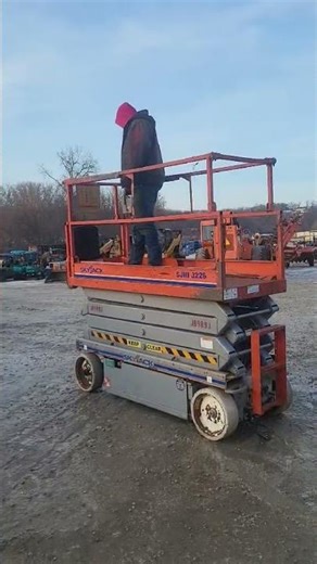 SKYJACK SJ3 3226 SCISSOR LIFT