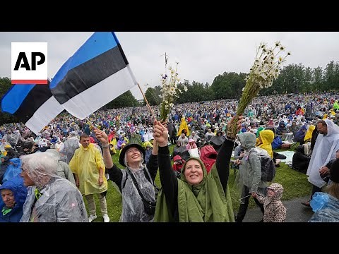 Thousands of voices unite in song at choir festival celebrating Estonia's culture