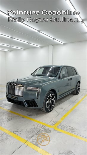 Carrosserie Lecoq Paris - Riviera- Menton on Instagram: "Sur-mesure 🍋 Fraîchement livré, ce Rolls-Royce Cullinan #BlackBadge est passé par nos ateliers de la Carrosserie Lecoq Menton pour une personnalisation aussi discrète qu’essentielle. Nos techniciens ont réalisé la célèbre Double Coachline Rolls-Royce, ici dans la teinte Lemon Yellow. Ce filet, tracé avec une précision millimétrée, longe la ceinture de caisse et crée un contraste subtil avec la carrosserie Burnout Grey, tout en soulignant 