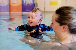 How to teach your baby to swim - Netmums