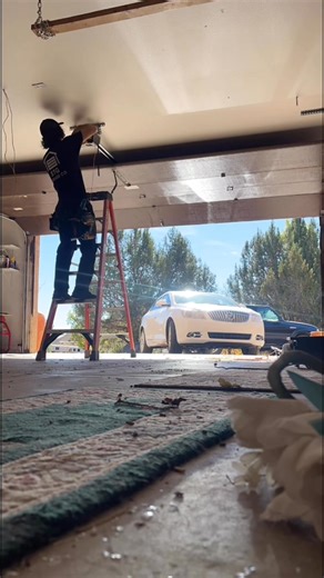 Do your remotes not work as well lately? It’s not the batteries… the problem is the motor unit itself. Overtime the logic board will go bad, and remotes are the first sign. Messages us for estimates on a replacement! #GarageDoor #Garage #Motor #Liftmaster #Genie #StGeorge #CedarCity #Utah #StgGarageCo | STG Garage Co.