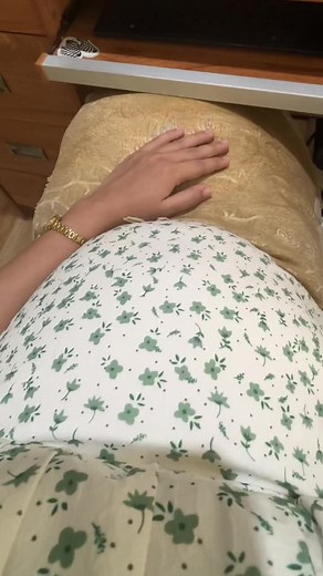 little kicks and punches inside mum’s tummy 💕🦋