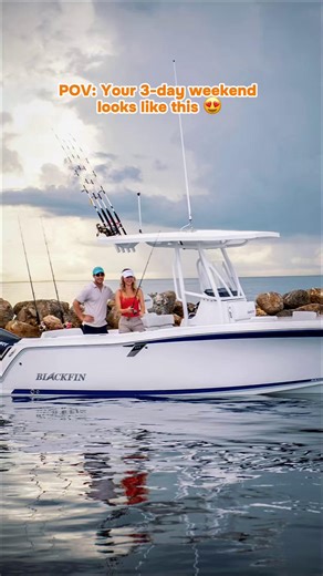 Salt air, open water, and nothing but good vibes ahead. Long weekends were made for boat days — and we’ve got the perfect one waiting for you 👇🏻 2026 Blackfin 222CC is built for smooth performance, serious fishability, and comfortable days on the water. With its sleek center console layout, spacious deck, and premium finishes, this one is ready to make every long weekend unforgettable ⚓🚤 https://boatersworld.info/Bradenton-2026Blackfin222CC 🌊 Blackfin Boats #weekendonthewater | Boaters World