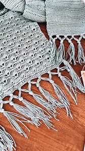 How to add a unique fringe to your crochet project Watch the full tutorial on my YouTube channel Find link in my bio and in today’s story And tell me in the comments below what crochet tutorial you’d like to see next?!? 👇🏼👇🏼👇🏼 عايزا تعملى شراشيب مميزه وتركيبها لمشروعك الكروشية اتفرجى على الفديو كامل على قناتى اليوتيوب اللينك موجود فى البروفايل عندى وهسيبهولك فى ستورى انهارده وقوليلى تحبى الفديو التعليمى اللى جى يكون عن ايه؟!؟اكتبيلى فى التعليقات 👇🏼👇🏼👇🏼 . . . . . #crochettutorial #lea