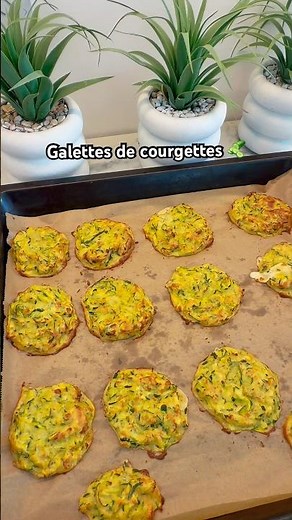 Galettes de courgettes au four : le top pour petits et grands ! 🥒😋#vegetables #courgette #recette