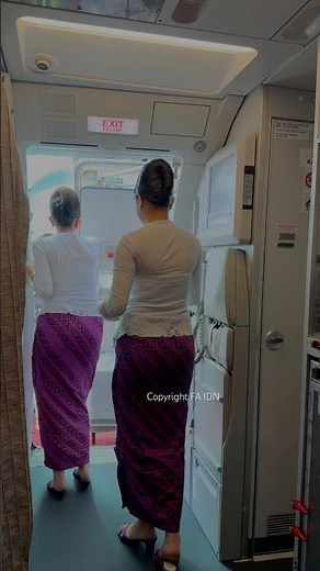 Batik Air Flight Attendant Opens Plane Door