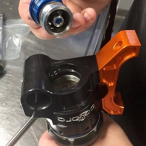 Front Fork WP 4CS: Compression adjuster KIT made in Lainer Suspension Racing. This modification adds the compression on the bottom of the fork in order to have two adjustments on the top for the rebound and two adjustments on the bottom for the return. #lainersuspension #wp4cs #lainersuspensionspecialparts #supermotard #motocross #offroad #enduro #ktm #ktmracing #ktmfactory | Lainer Suspension Racing
