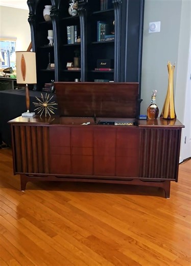 1960s Emerson mid-century modern console stereo record player playing SKYLINER