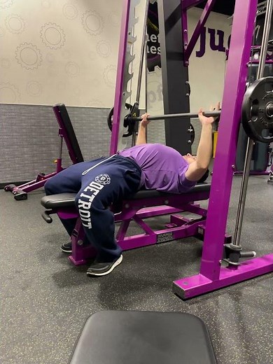 Smith Machine Bench Press Demonstration