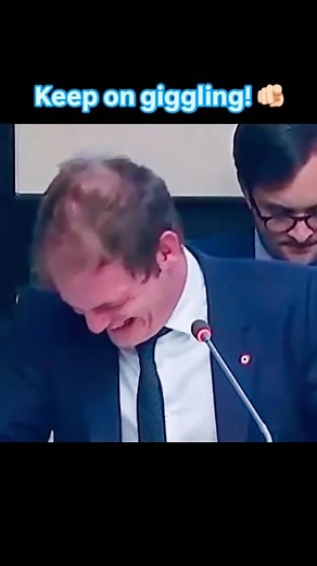 Simple Giggle | 🫵🏻😂🤭 #universalgiggles #laughtereverywhere #dailylaughs #honestlaughs #smile #donttakelifetooseriously #giggle #praisetherealreelmaker... | Instagram