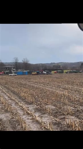 We’ve had about 10–12 trucks hauling manure 💩 from our storage pits to the field site this past week. The trucks unload into the large blue tank, called a frac tank. From there, a pump draws the manure from the frac tank and sends it through a hose to the tractor in the field. 🚜 On the tractor, the manure flows through equipment that measures how much is being applied, and then it’s delivered to a tool bar that injects the manure directly into the soil. 👌🏻 This spreads the nutrients evenly a