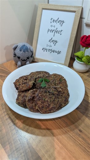 Haydi! I’ve tried many ways to make Köfte, but this is the one that finally worked! 🥩🤤 After combining a few different techniques, I found that this lemon and baking soda fizz is the real game-changer. It gives the meat that light, "puffy" texture you usually only find at Turkish grill houses. This has become my favorite "to-go" recipe whenever I’m craving a home-cooked meal! How to make it: 1. Wash Onion, Garlic, Parsley, and Lemon. 2. Grate both Onion, and Garlic with a grater, to make smoot