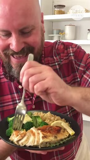 Freshen up your weeknight with Ina Garten's easy lemon chicken recipe! 🍋 Get the recipe: https://trib.al/Ke0pReT #BarefootContessa #chicken #lemonchicken | Taste of Home