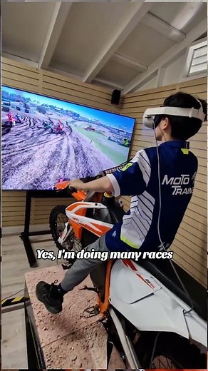 Kid riding the Best MotoCross simulator, Motorbike simulator, Simulateur moto, Simulador motocross