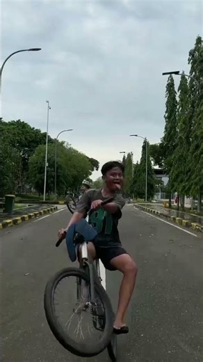 Kids popping wheelies compilation😁 #videoshort #bicycle #automobile #lol #bmx #stitchtricks #cycling