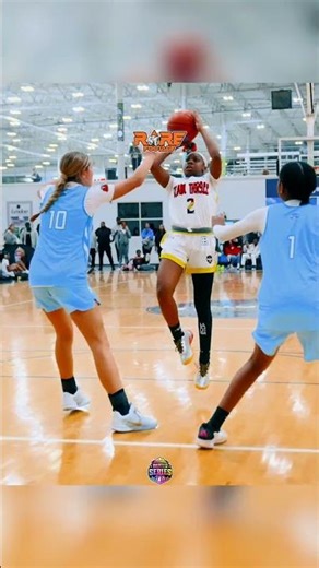 2030 PG Braylin Booker of Team Thrill got CRAZY at the Winter Series! 🔥