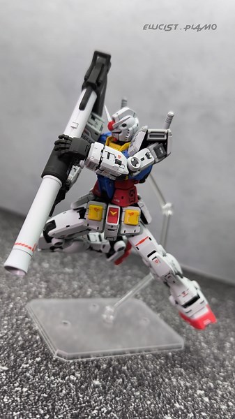 Gundam RX 78-2 Real Grade Ver 2.0 Bazooka Pose