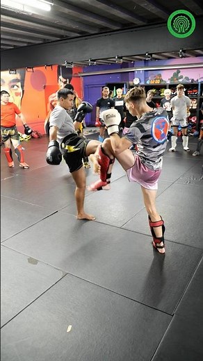 Muay Thai Tricks - The Body Kick Feint with Petchpanomrung Kiatmoo9
