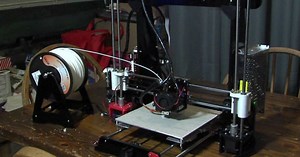 Teen builds prosthetic hand for senior project