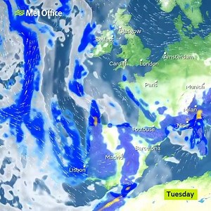 Take a coat with you tomorrow as the Met Office has forecast locally heavy rain showers in the afternoon with the chance of thunder! ⛈ (Video: Met Office) | Birmingham Updates