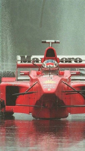 IMAGENES HISTÓRICAS DE F1 on Instagram: "Durante el Gran Premio de Bélgica 1998 en Spa-Francorchamps, Michael Schumacher protagonizó uno de los momentos más recordados de su carrera tras chocar con David Coulthard bajo la lluvia. El incidente entre la Ferrari F300 y el McLaren MP4/13 provocó el abandono de Schumacher y derivó en una reacción histórica en boxes, convirtiendo este episodio en uno de los más icónicos de la Fórmula 1. #f1 #spafrancorchamps #michaelschumacher ©@f1 FOM"