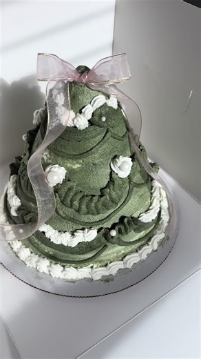 Baked Christmas Tree Cake for Festive Cheer