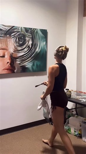 Green Family Art Foundation on Instagram: "#studioshot of #reishaperlmutter . Reisha’s work is primarily figurative, often featuring women submerged in or interacting with water. Her paintings are sometimes initially mistaken for photographs due to her meticulous attention to detail, especially in the way she renders the refraction of light through water and the texture of skin. Much of her work, particularly her "AQUA" series, is inspired by her childhood memories of growing up in #naples . She