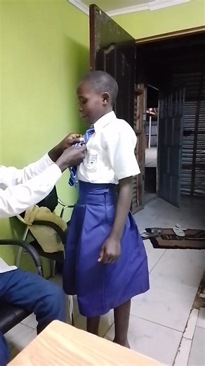 🌟 𝐓𝐡𝐞 𝐒𝐭𝐨𝐫𝐲 𝐨𝐟 𝐉𝐨𝐲 𝐌𝐚𝐫𝐯𝐞𝐥 🌟 𝐀𝐭 𝐨𝐮𝐫 𝐧𝐞𝐰 𝐜𝐡𝐮𝐫𝐜𝐡 𝐬𝐢𝐭𝐞, 𝐰𝐡𝐢𝐥𝐞 𝐜𝐨𝐧𝐬𝐭𝐫𝐮𝐜𝐭𝐢𝐧𝐠 𝐭𝐡𝐞 𝐰𝐚𝐬𝐡𝐫𝐨𝐨𝐦, a mother came looking for any work so her children could have supper that night. We gave her the chance to supply water from a nearby dam (400m away). 𝐈𝐧 𝐭𝐡𝐞 𝐚𝐟𝐭𝐞𝐫𝐧𝐨𝐨𝐧, 𝐡𝐞𝐫 𝟏𝟐-𝐲𝐞𝐚𝐫-𝐨𝐥𝐝 𝐝𝐚𝐮𝐠𝐡𝐭𝐞𝐫, 𝐉𝐨𝐲 𝐌𝐚𝐫𝐯𝐞𝐥, 𝐣𝐨𝐢𝐧𝐞𝐝 𝐡𝐞𝐫—𝐛𝐚𝐫𝐞𝐟𝐨𝐨𝐭 𝐲𝐞𝐭 𝐝𝐞𝐭𝐞𝐫𝐦𝐢𝐧𝐞𝐝. On her third trip she was pricke