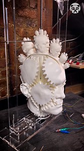 785K views · 1.1K reactions | A sculptural marvel: rotating portrait driven by 3D gears Partner: maxsteinerdesign IG: https://www.instagram.com/maxsteinerdesign | Crafty Panda | Facebook