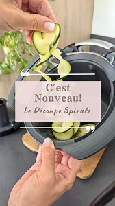 💥🆕 Le Découpe Spirale Thermomix Il est enfin là ton nouvel accessoire de folie!😍 L'idéal pour manger plus de légumes ! Tu vas pouvoir : ✅ Faire des tagliatelles ou des spaghettis de légumes ✅ Râper fin ou épais ✅ Trancher fin ou épais pour tes gratins Et J'ai une autre jolie nouvelle pour toi aujourd'hui, ➡️ Si tu craques pour Le Thermomix tm6, je te l'offre! 🎁🥳 Je te rappelle que le Thermomix tm6 chez toi dès aujourd'hui, 💚 c'est à partir de 39,50€/mois , 💚1er paiement en janvier 2025 💚