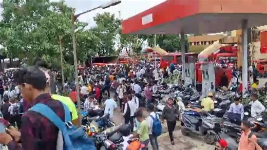 Chaos at job interview near Mumbai airport as 15,000 turn up for 1,800 vacancies