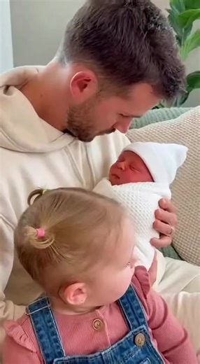Toddler Jealous of Newborn Sibling: A Cute Moment