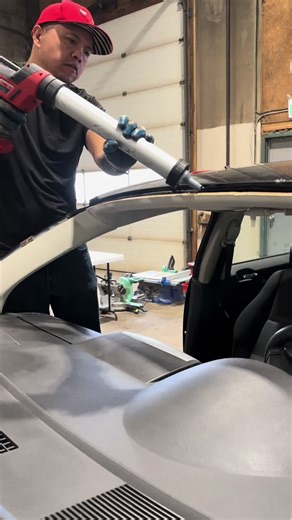 Urethane shooting 101#windshieldreplacement #windshield #windshieldrepair
