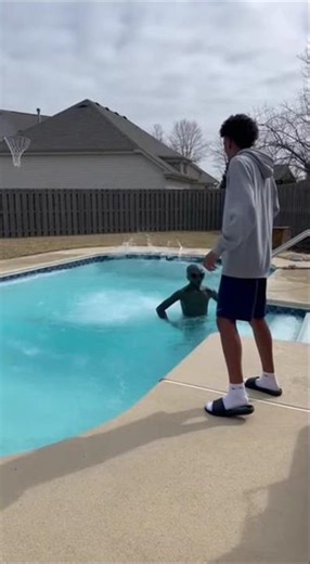 Alien just turned the pool into a tsunami 🌊💀 #shortvideo #viral #mindblowing