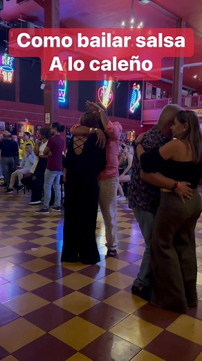 1M views · 3.5K reactions | Como bailar salsa apretadito #salsacalena #salsacaleña #salsa #dancing #topa #tolondra #cali #colombia | Salsa Colombia | Facebook