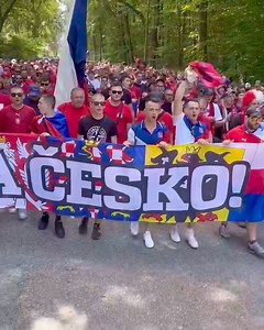 Podpora míří na stadion! 🇨🇿✊ Přímý přenos utkání Gruzie 🇬🇪⚔️🇨🇿 Česko sledujte od 14:00 na ČT sport i ČT sport Plus. | ČT sport