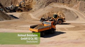 Grupo Móvel de Britagem (Impactor) Metso Lokotrack® LT1110S™ (Helmut Beisheim GmbH & Co. KG - Alemanha) - Mobile Tracked Impact Crushing and Screening Plant. http://www.metso.com/products/lokotrack-mobile-plants/mobile-impact-crusher-lokotrack-lt1110/ Metso Portugal, Lda. Rua Sebastião e Silva, 71 e 73 – Zona Industrial de Massamá 2745-838 Queluz – Portugal Tel.: + 351 214 388 550 – Fax: + 351 214 388 559 minerals.info.pt@metso.com #Metso #Lokotrack #LT1110 #Britador #Britadeira #Impactor #Maqui