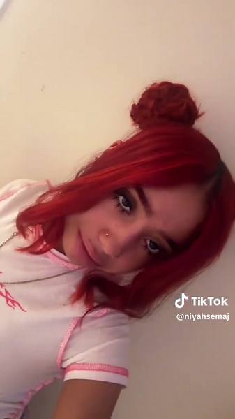 i curled the left bang like 17 times & ts kept coming out different 😭 #p#prettygirlr#redhead