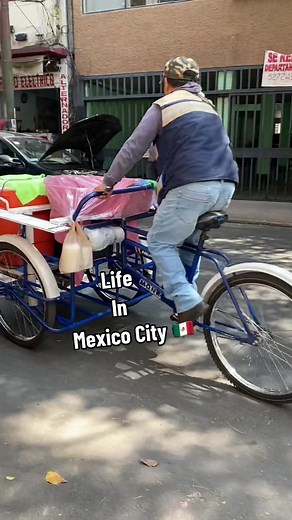 A Day in the Life: Mexico City Streets Exploration